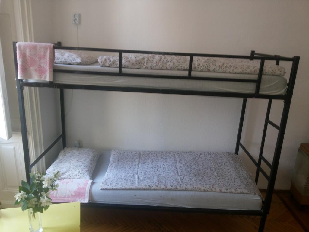 White Rabbit Hostel Boedapest Kamer foto