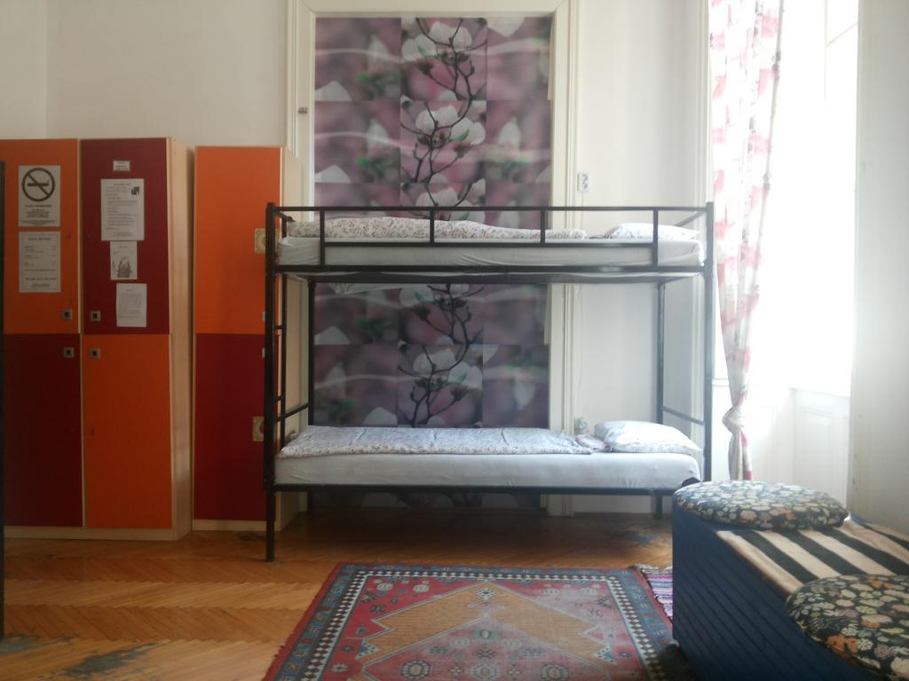 White Rabbit Hostel Boedapest Kamer foto