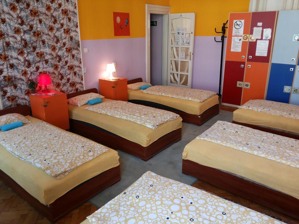 White Rabbit Hostel Boedapest Kamer foto