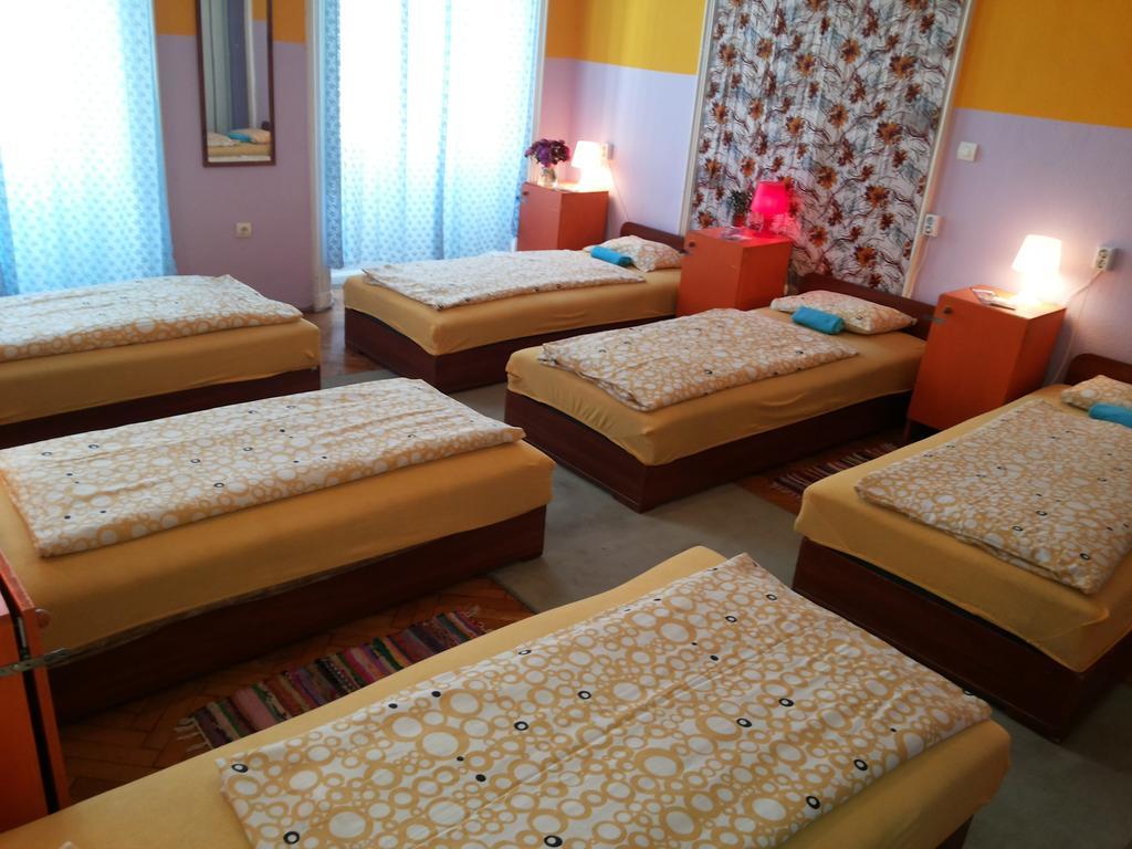 White Rabbit Hostel Boedapest Kamer foto