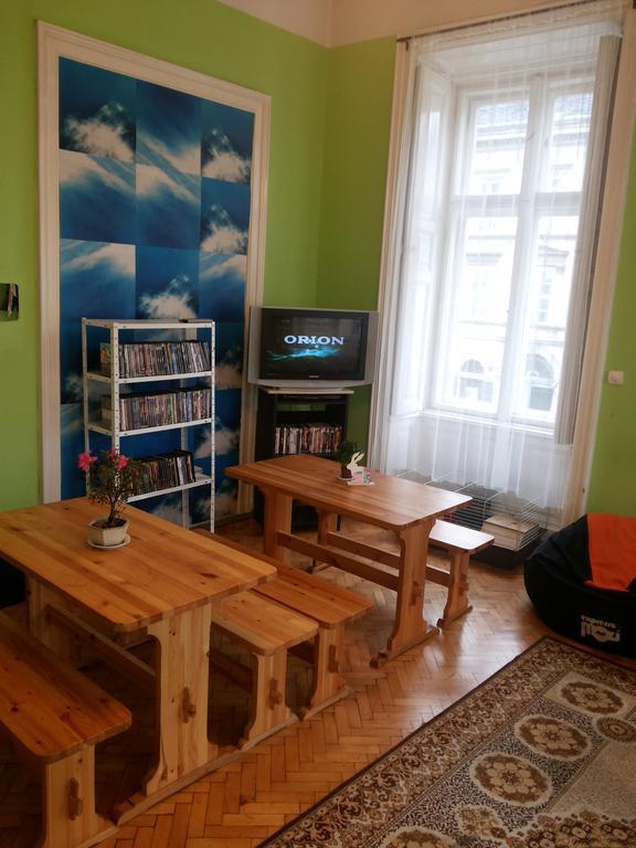 White Rabbit Hostel Boedapest Kamer foto