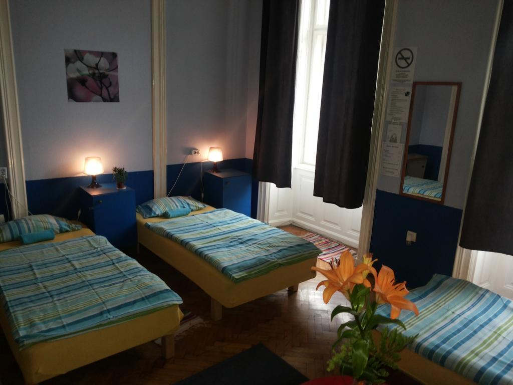 White Rabbit Hostel Boedapest Kamer foto