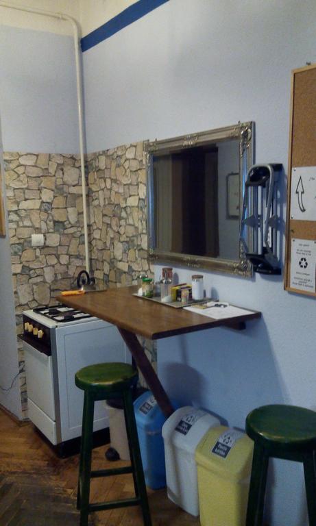 White Rabbit Hostel Boedapest Buitenkant foto