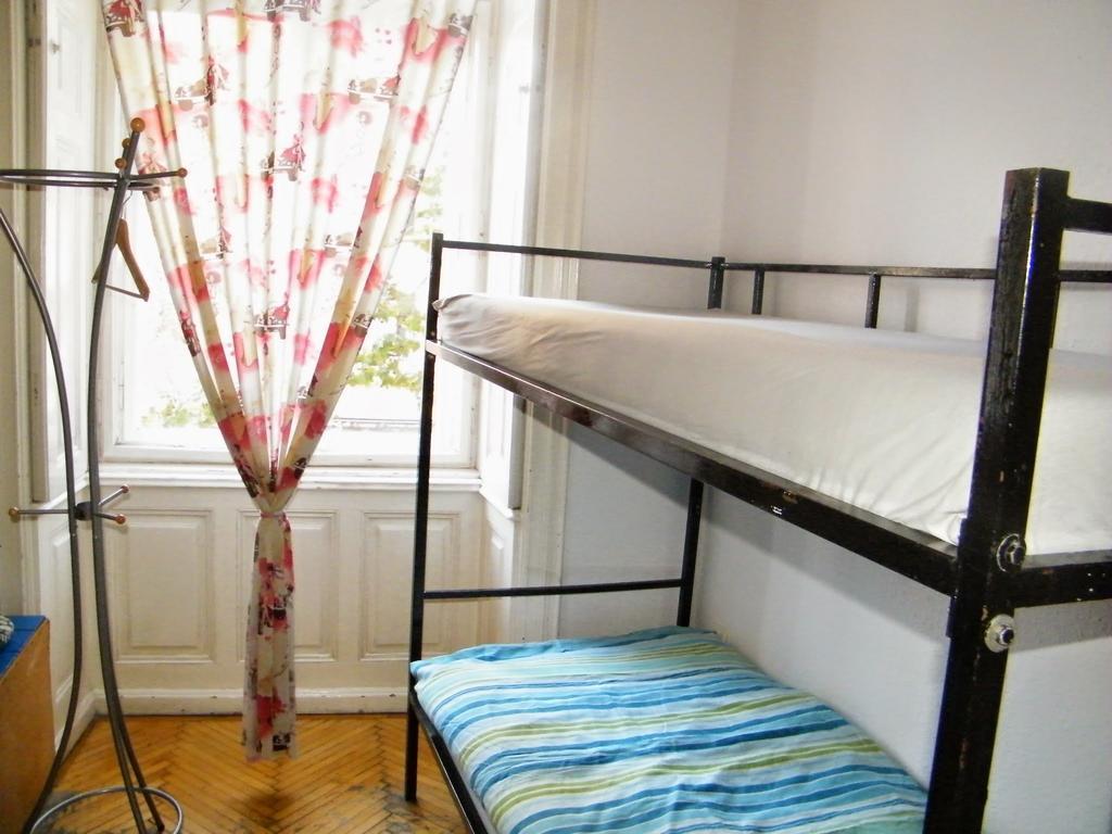 White Rabbit Hostel Boedapest Kamer foto