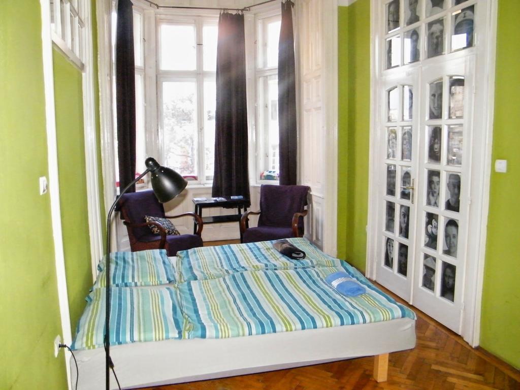White Rabbit Hostel Boedapest Buitenkant foto