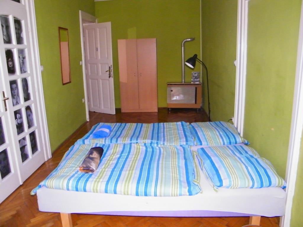 White Rabbit Hostel Boedapest Kamer foto